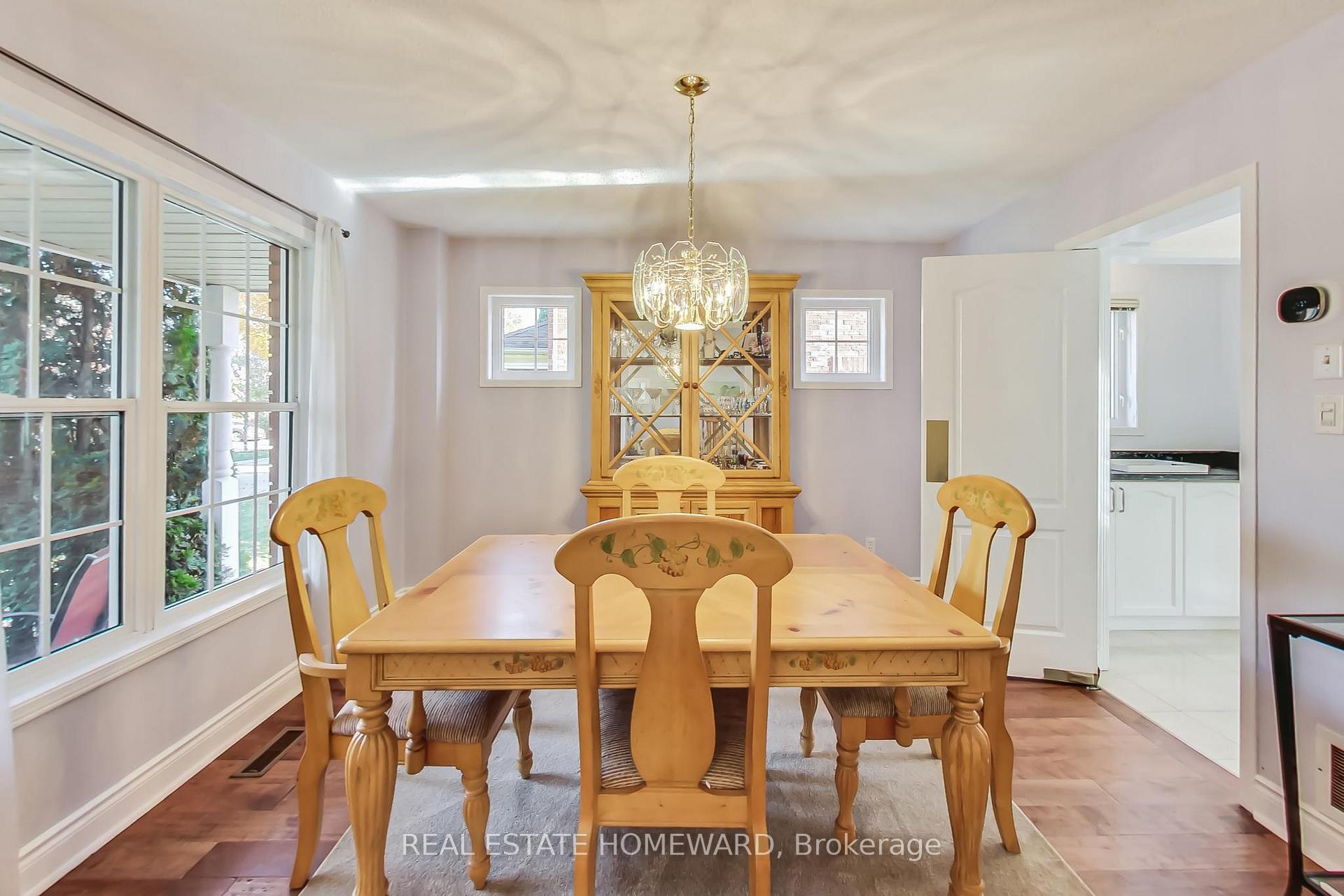 1696 Danthorpe Dr, Mississauga, ON L5N7L2 | 4 Bedroom 3 Bathroom Detached House | Image 8