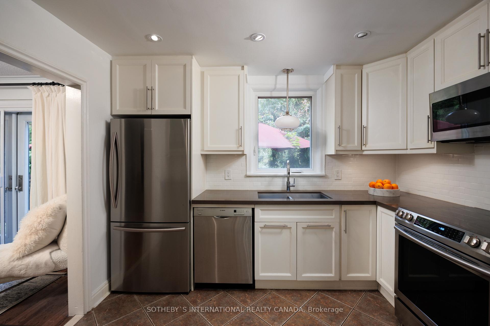 175 Prince Edward Dr S, Toronto, ON M8Y3W7 | 3 Bedroom 2 Bathroom Detached House | Image 12