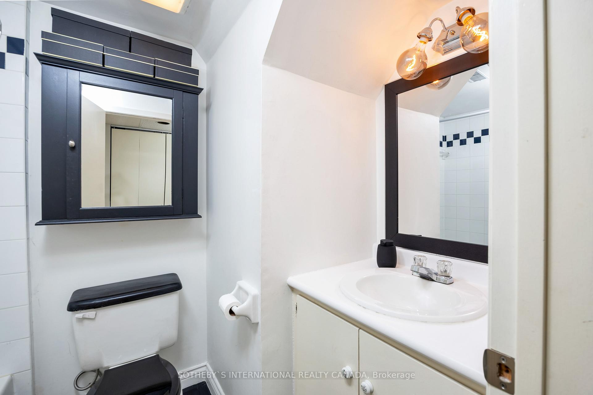 175 Prince Edward Dr S, Toronto, ON M8Y3W7 | 3 Bedroom 2 Bathroom Detached House | Image 26