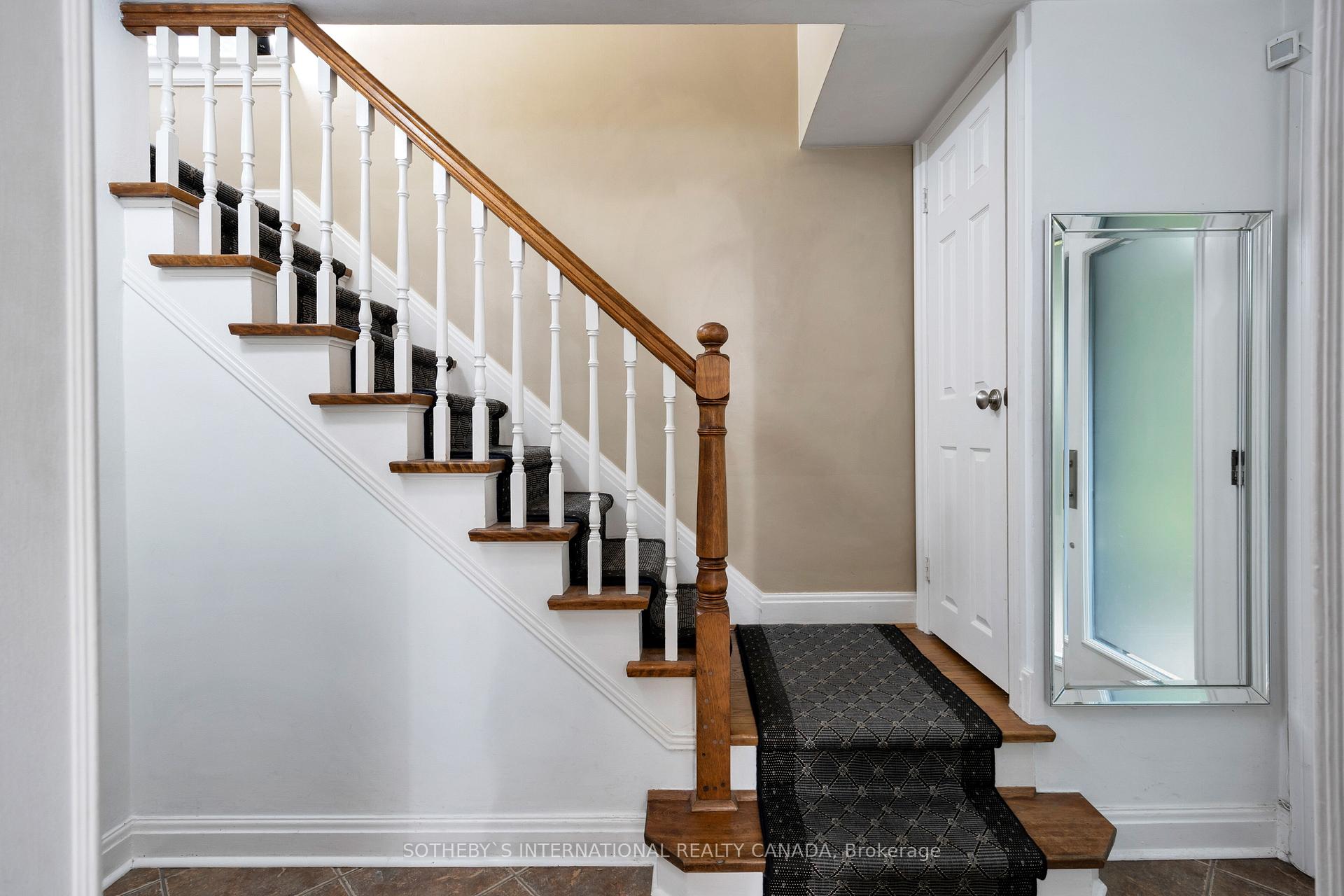 175 Prince Edward Dr S, Toronto, ON M8Y3W7 | 3 Bedroom 2 Bathroom Detached House | Image 3