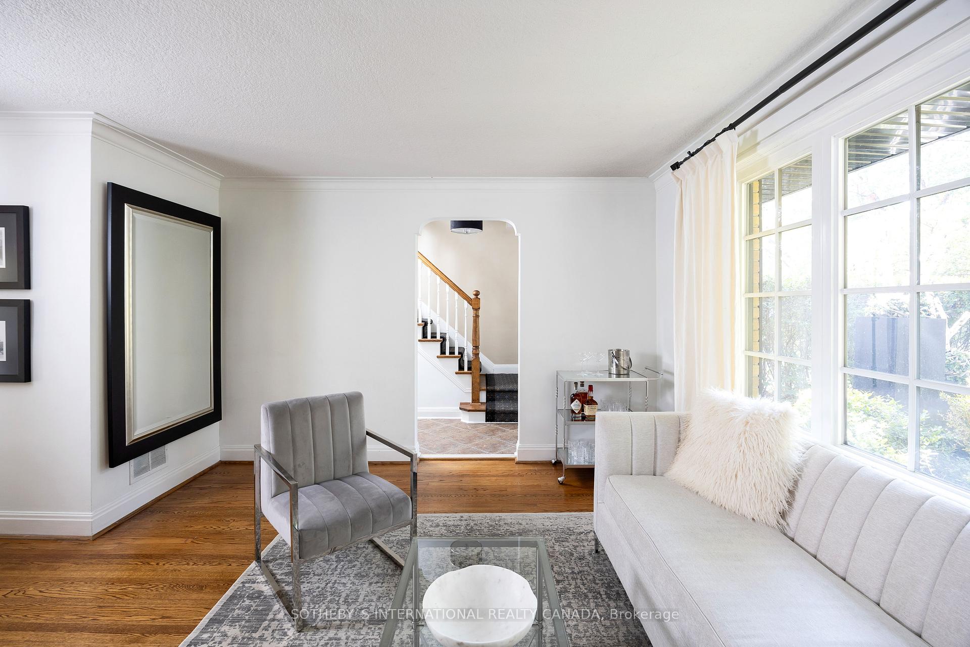 175 Prince Edward Dr S, Toronto, ON M8Y3W7 | 3 Bedroom 2 Bathroom Detached House | Image 4