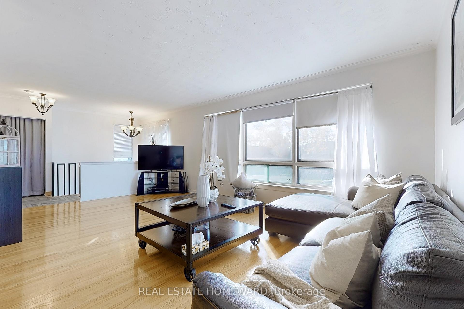 16 Thwaite Ave, Toronto, ON M3L2C7 | 3 Bedroom 2 Bathroom Semi-Detached House | Image 11