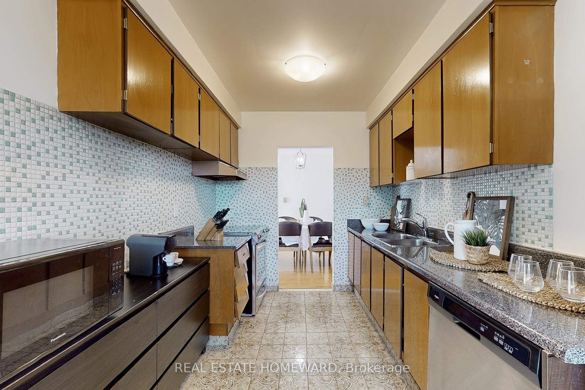 16 Thwaite Ave, Toronto, ON M3L2C7 | 3 Bedroom 2 Bathroom Semi-Detached House | Image 15