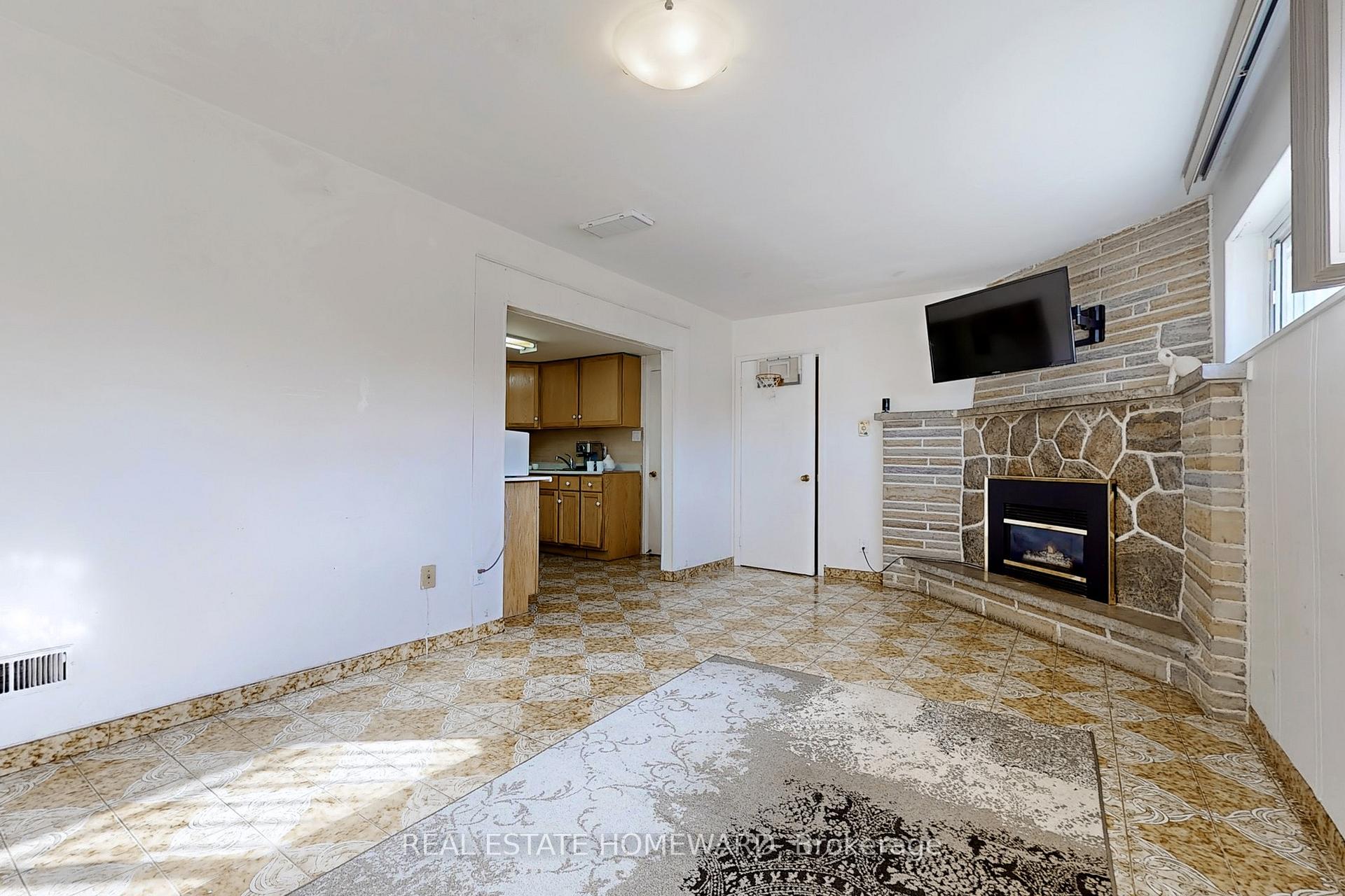 16 Thwaite Ave, Toronto, ON M3L2C7 | 3 Bedroom 2 Bathroom Semi-Detached House | Image 27