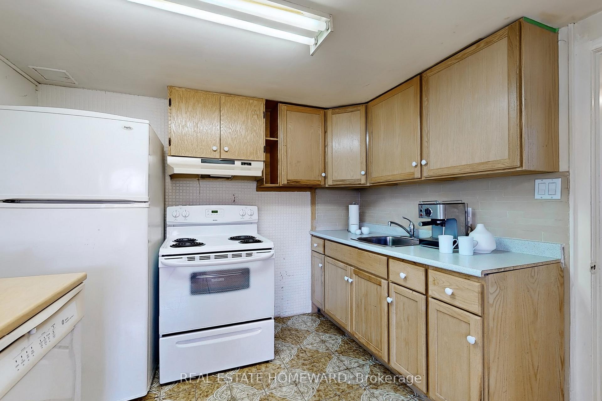 16 Thwaite Ave, Toronto, ON M3L2C7 | 3 Bedroom 2 Bathroom Semi-Detached House | Image 28