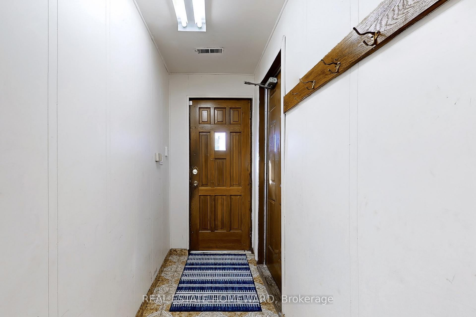 16 Thwaite Ave, Toronto, ON M3L2C7 | 3 Bedroom 2 Bathroom Semi-Detached House | Image 32