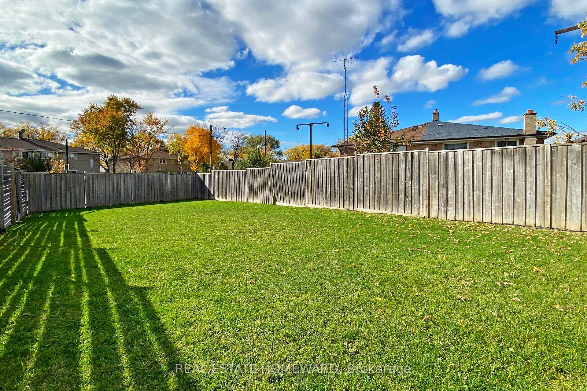 16 Thwaite Ave, Toronto, ON M3L2C7 | 3 Bedroom 2 Bathroom Semi-Detached House | Image 37