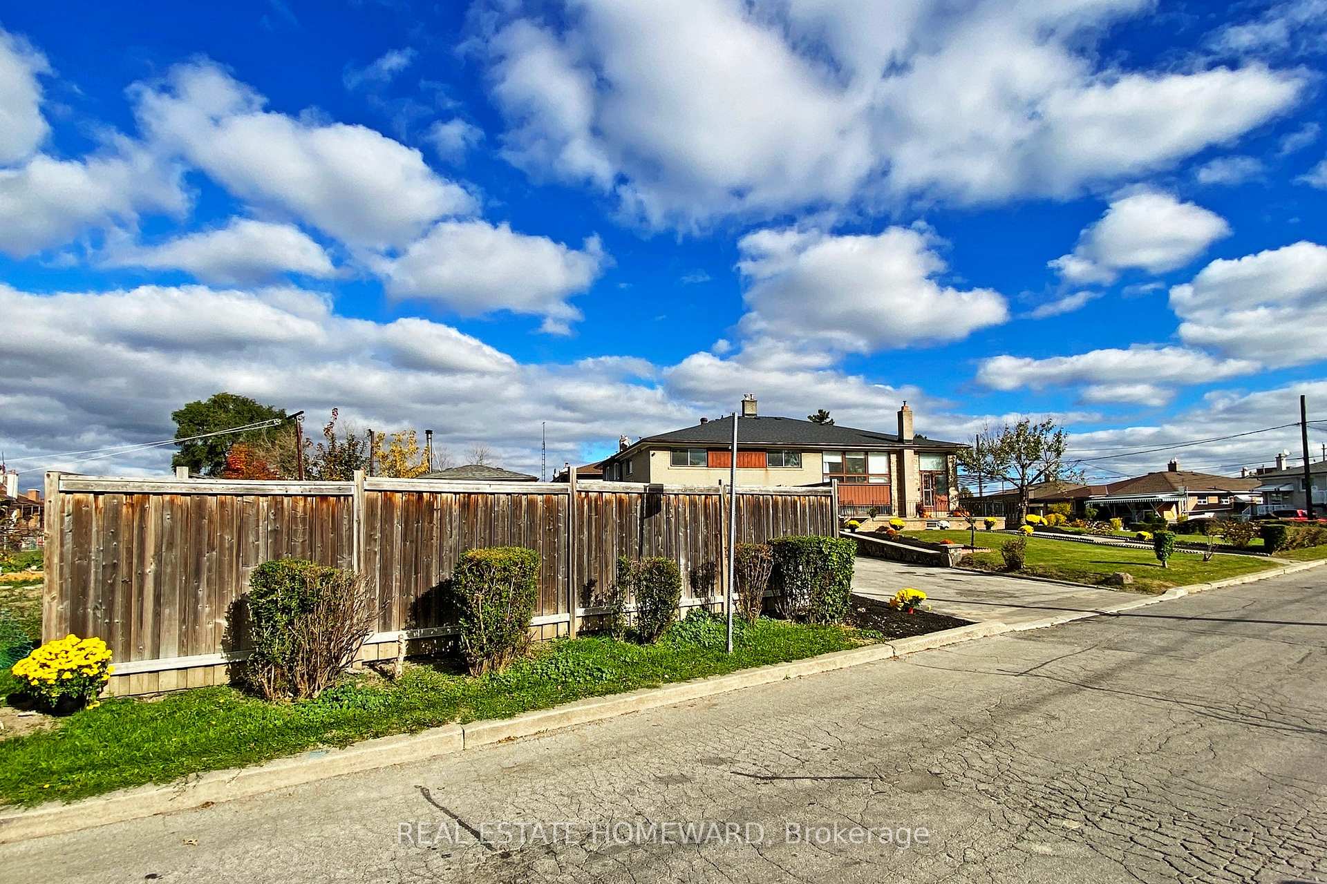 16 Thwaite Ave, Toronto, ON M3L2C7 | 3 Bedroom 2 Bathroom Semi-Detached House | Image 5