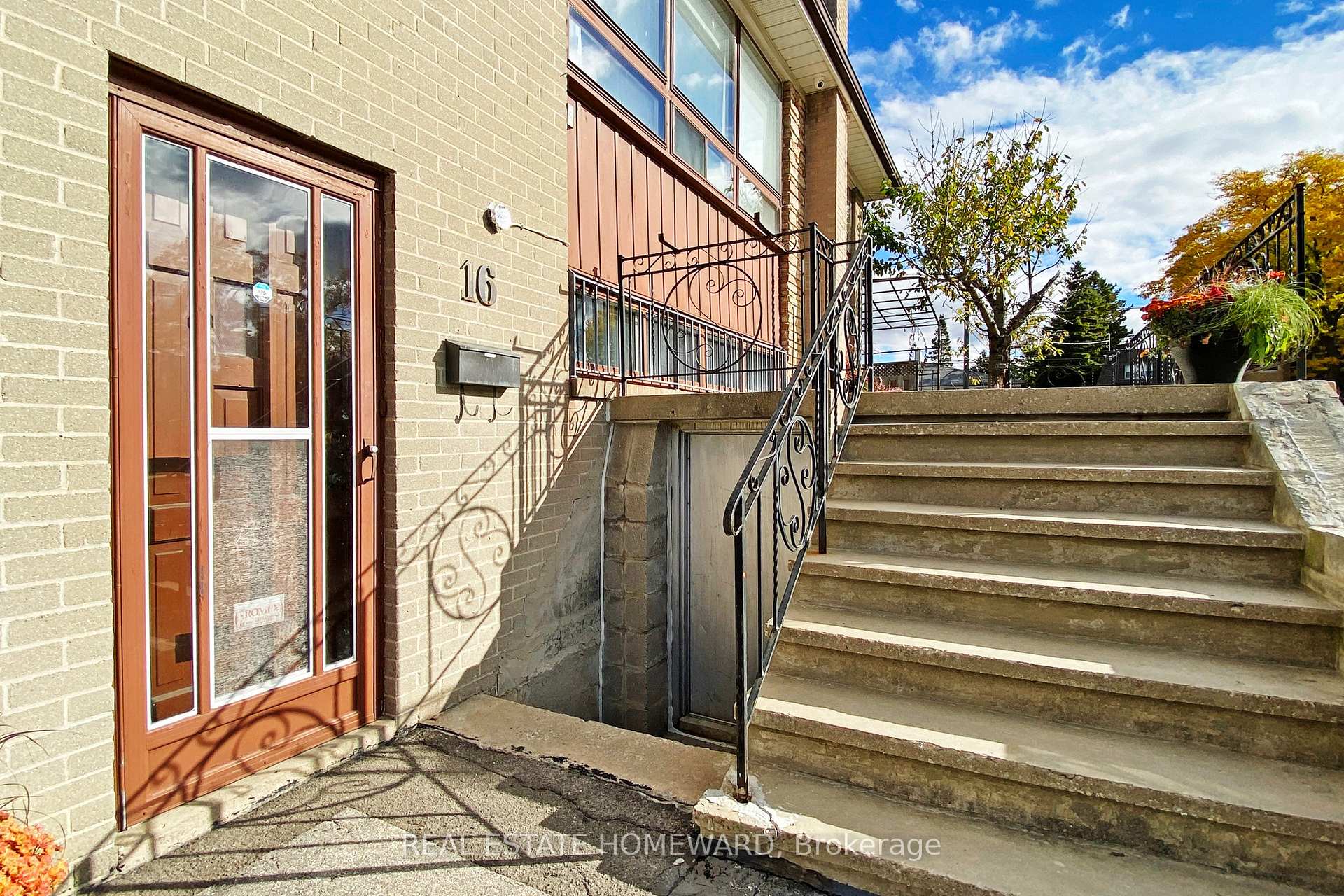 16 Thwaite Ave, Toronto, ON M3L2C7 | 3 Bedroom 2 Bathroom Semi-Detached House | Image 7