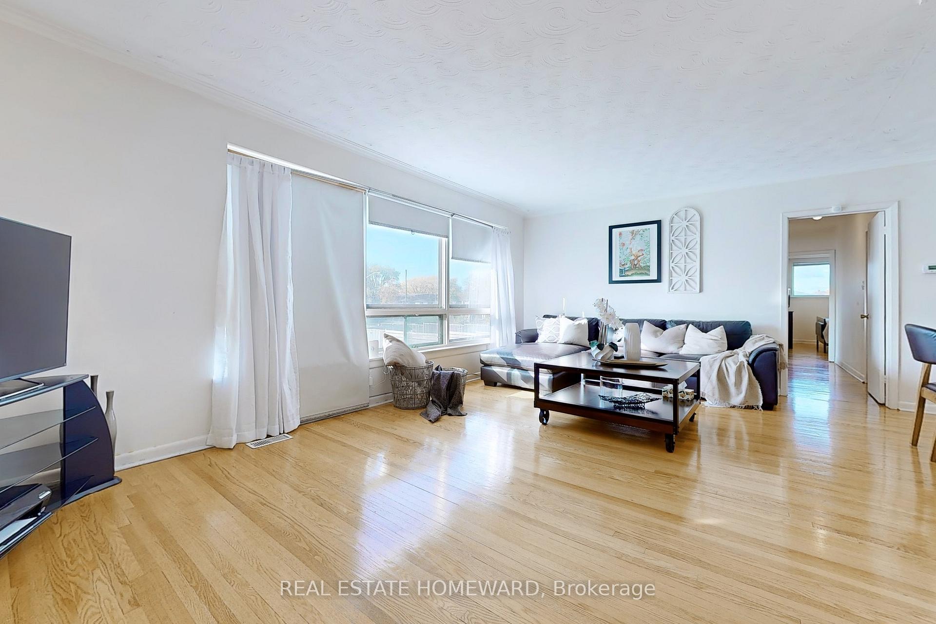 16 Thwaite Ave, Toronto, ON M3L2C7 | 3 Bedroom 2 Bathroom Semi-Detached House | Image 9