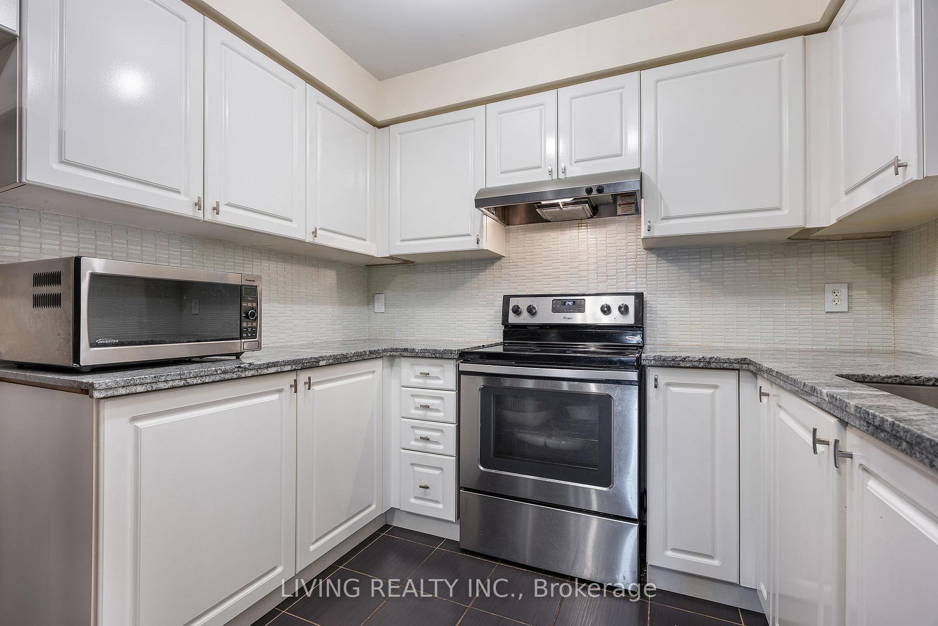 225 Torbarrie Rd, Toronto, ON M3L0E4 | 3 Bedroom 4 Bathroom Freehold Townhouse | Image 13