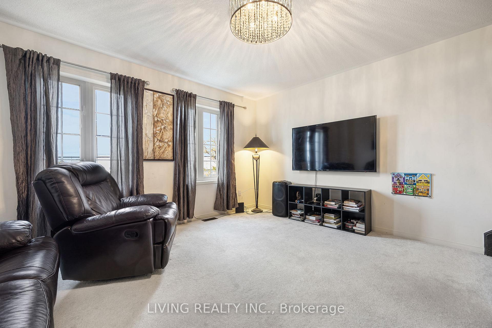 225 Torbarrie Rd, Toronto, ON M3L0E4 | 3 Bedroom 4 Bathroom Freehold Townhouse | Image 17