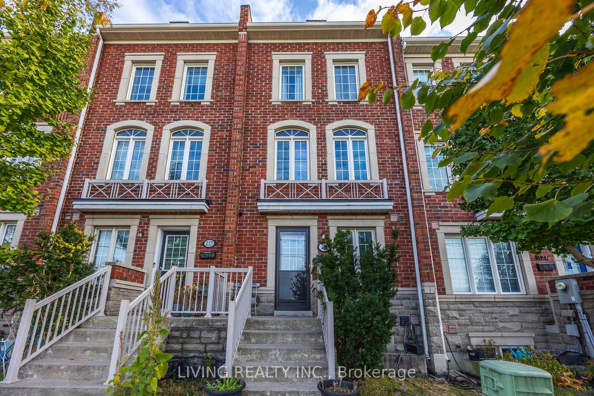 225 Torbarrie Rd, Toronto, ON M3L0E4 | 3 Bedroom 4 Bathroom Freehold Townhouse | Image 33