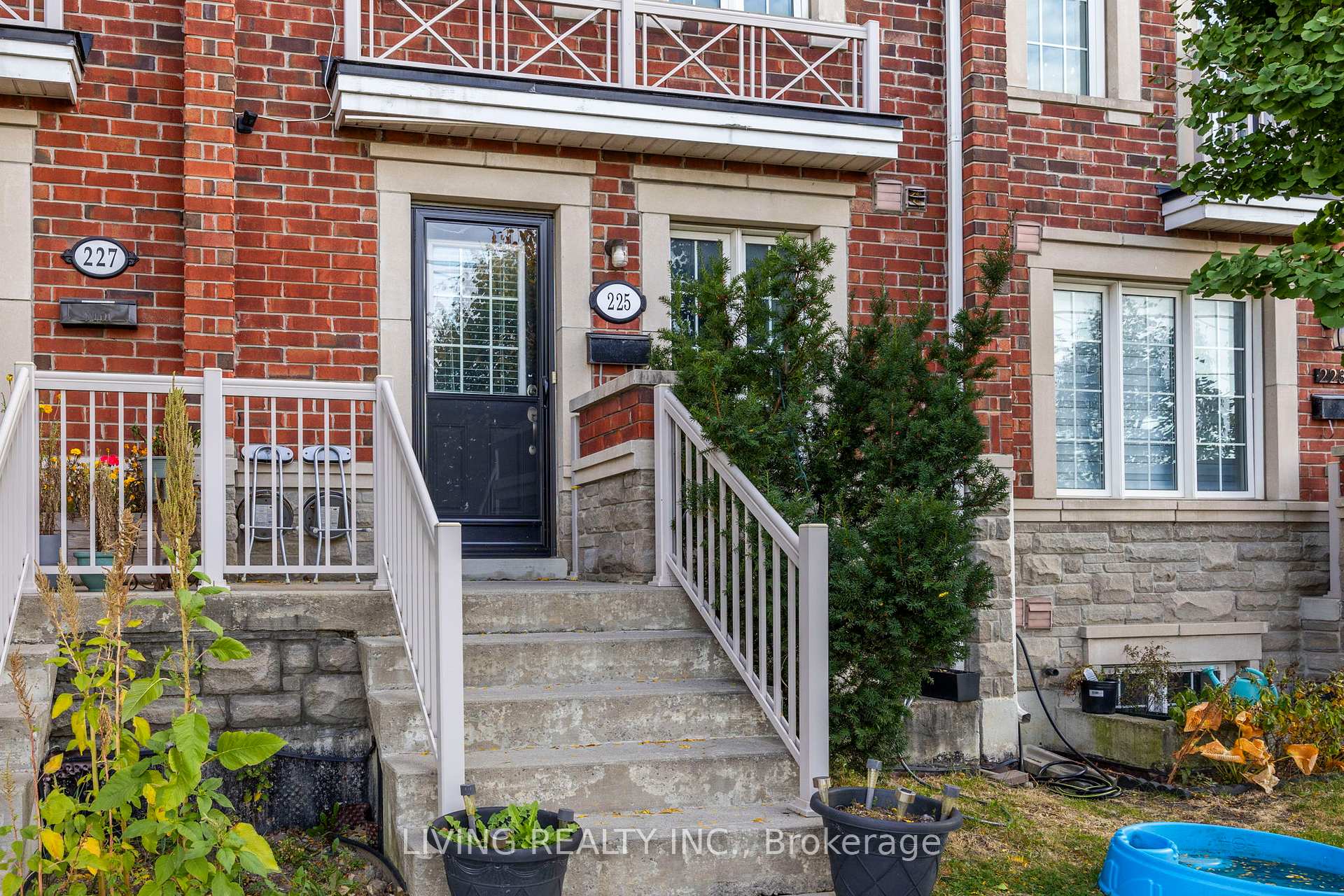225 Torbarrie Rd, Toronto, ON M3L0E4 | 3 Bedroom 4 Bathroom Freehold Townhouse | Image 34