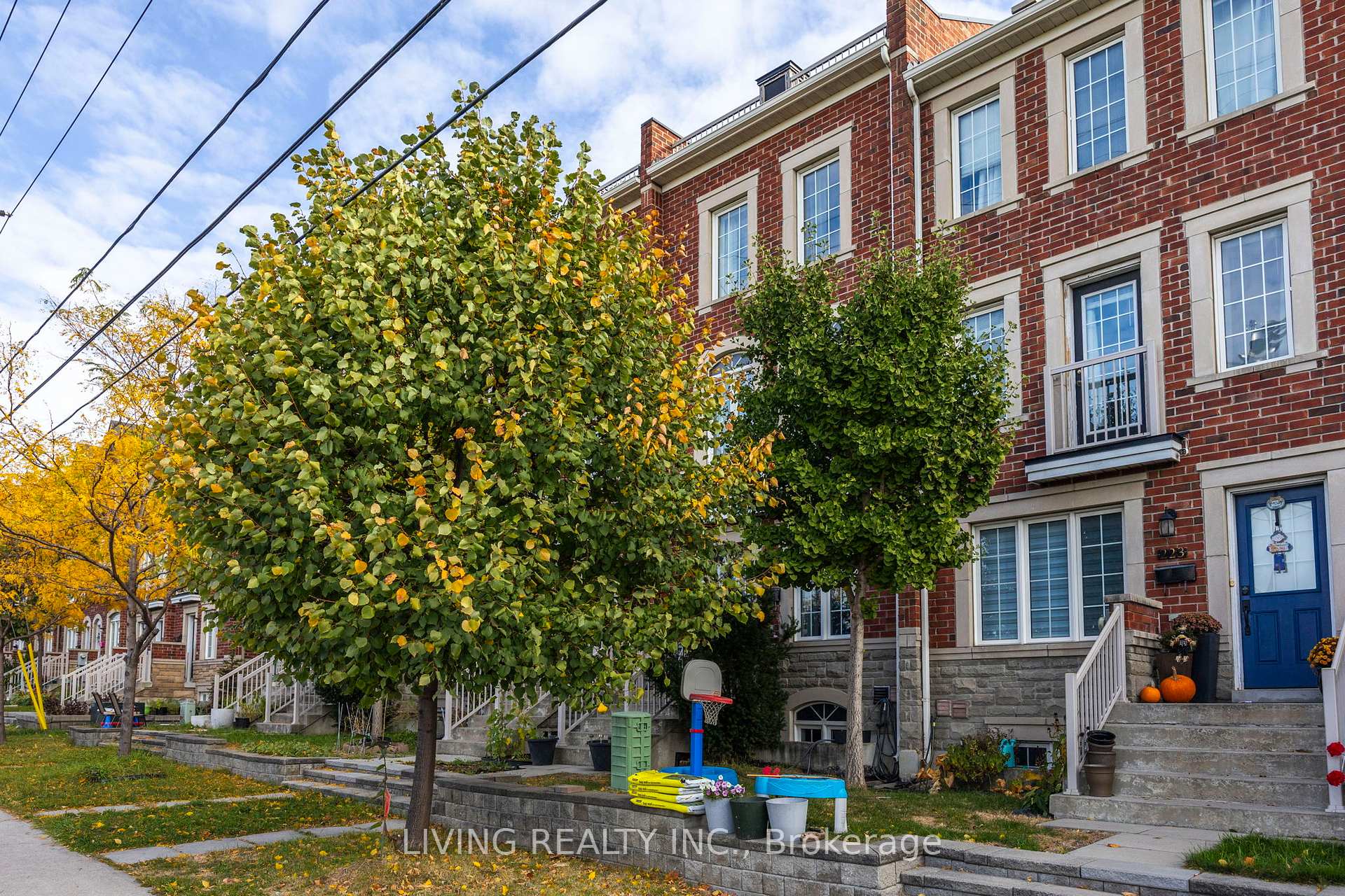 225 Torbarrie Rd, Toronto, ON M3L0E4 | 3 Bedroom 4 Bathroom Freehold Townhouse | Image 35