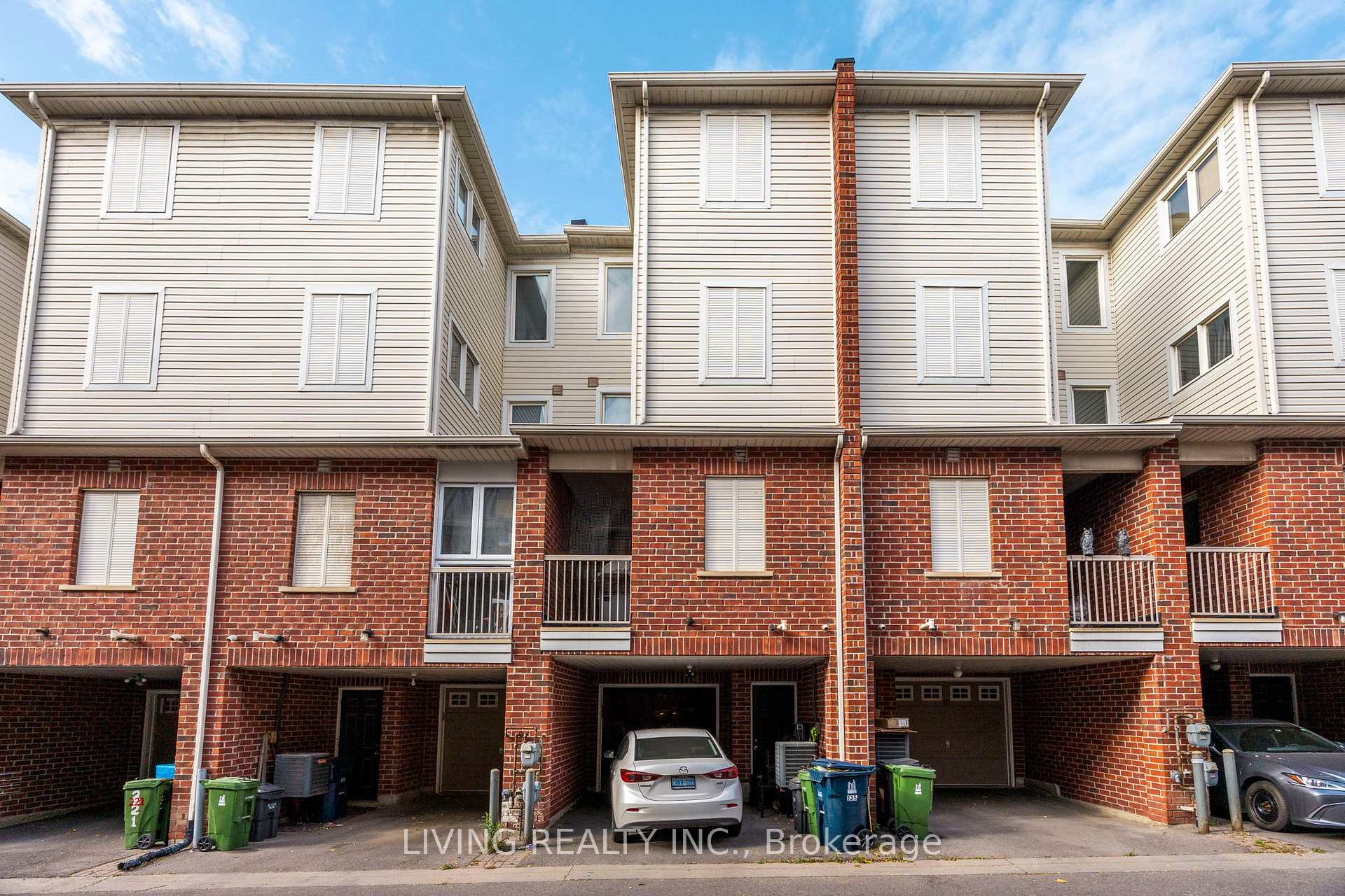 225 Torbarrie Rd, Toronto, ON M3L0E4 | 3 Bedroom 4 Bathroom Freehold Townhouse | Image 37