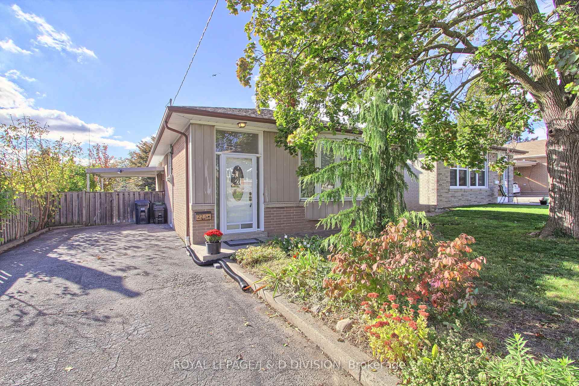 22 Dashwood Cres, Toronto, ON M9V2N8 | 3 Bedroom 2 Bathroom Detached House | Image 1