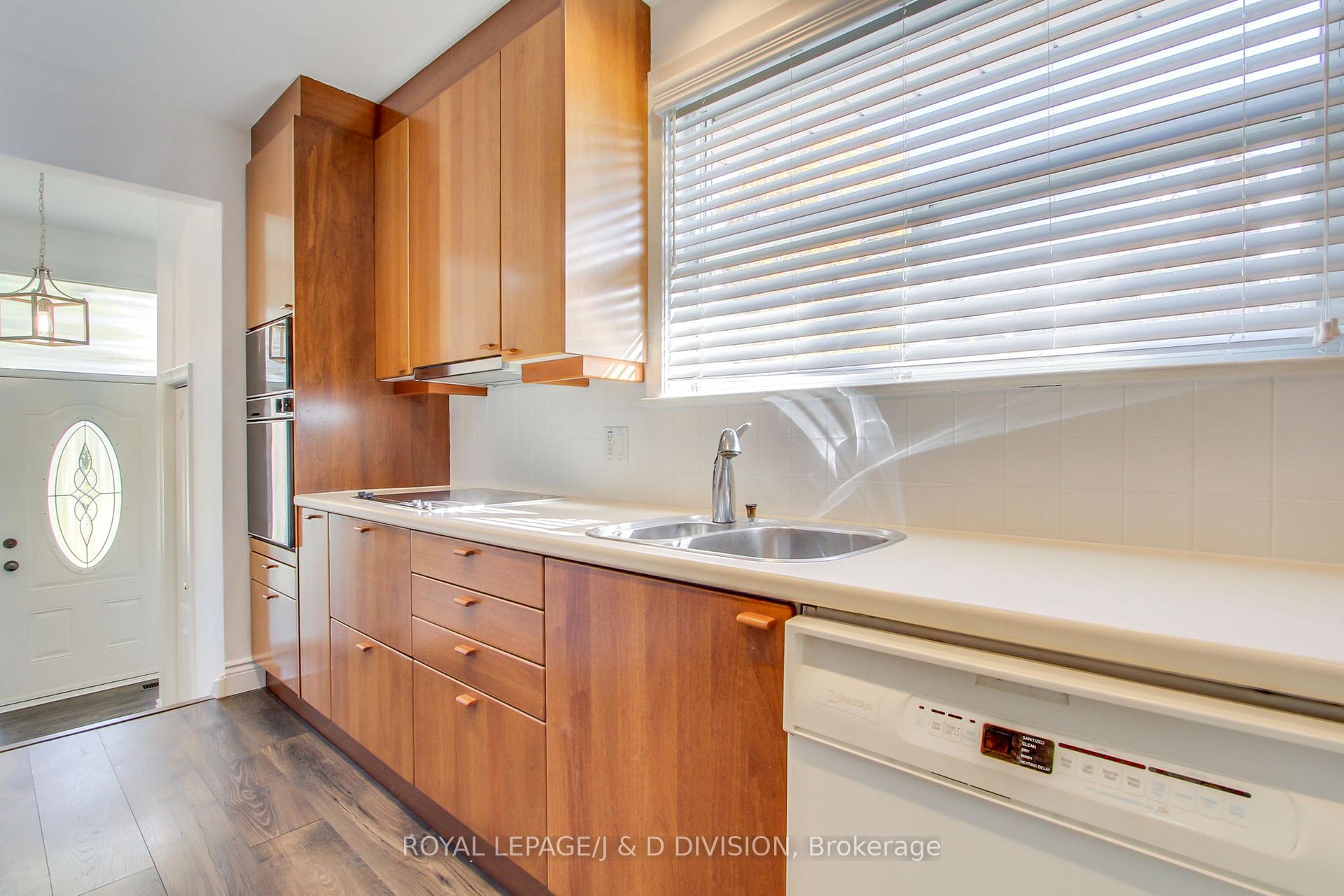 22 Dashwood Cres, Toronto, ON M9V2N8 | 3 Bedroom 2 Bathroom Detached House | Image 13