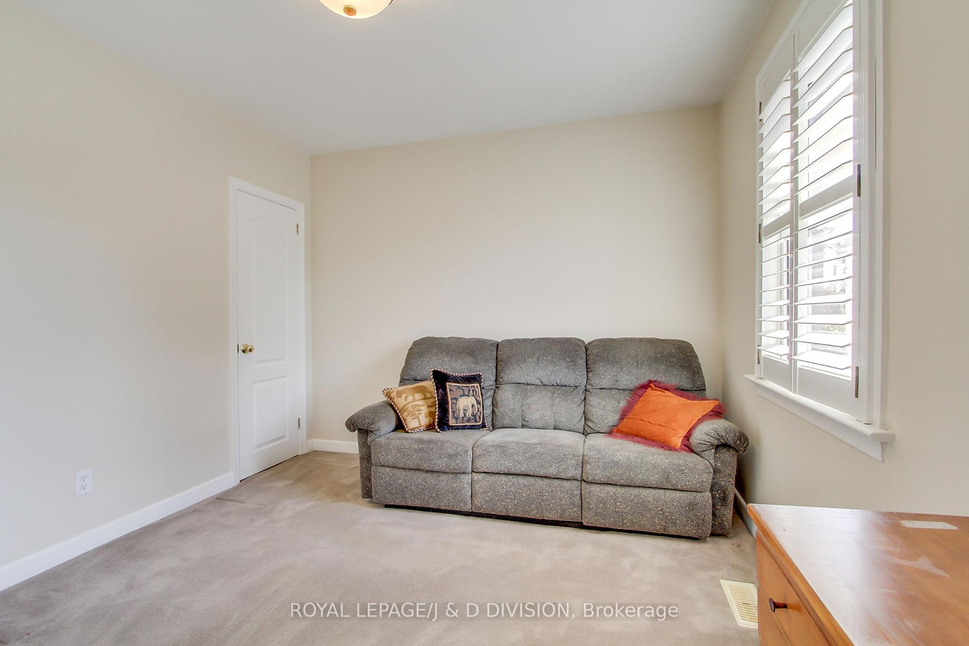 22 Dashwood Cres, Toronto, ON M9V2N8 | 3 Bedroom 2 Bathroom Detached House | Image 21