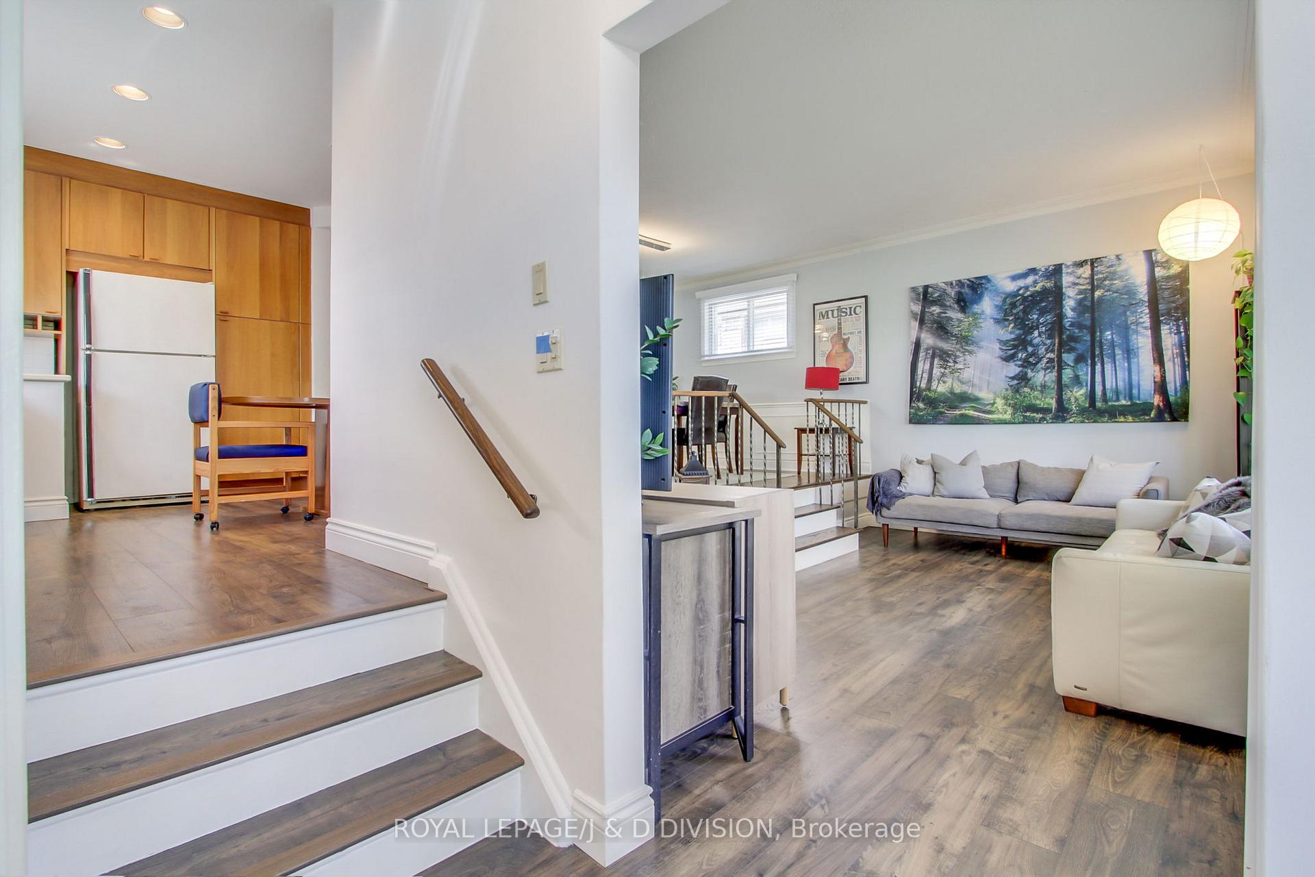 22 Dashwood Cres, Toronto, ON M9V2N8 | 3 Bedroom 2 Bathroom Detached House | Image 5