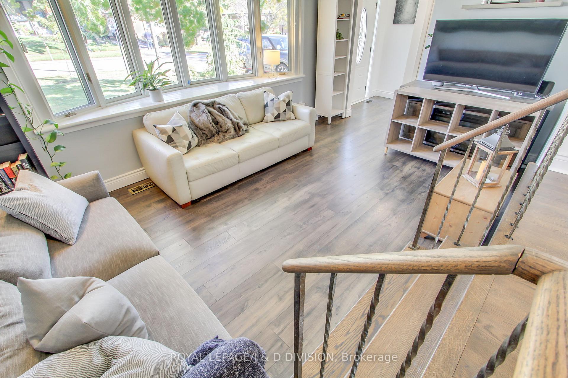 22 Dashwood Cres, Toronto, ON M9V2N8 | 3 Bedroom 2 Bathroom Detached House | Image 8