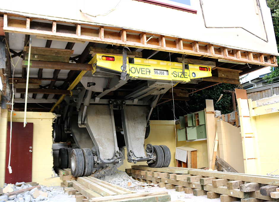 Randle House Removals using their TRT 4 Axle ESS House Trailer - New Zealand