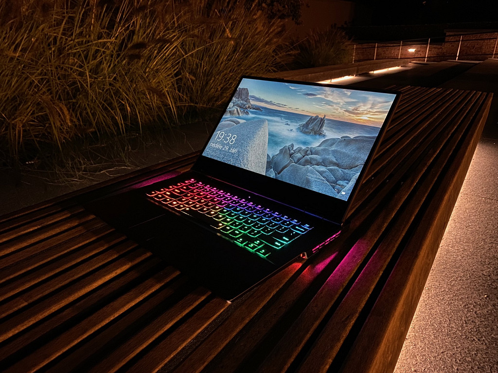 Ray-tracing stylově sbalený na cesty v notebooku Lenovo Legion Y740