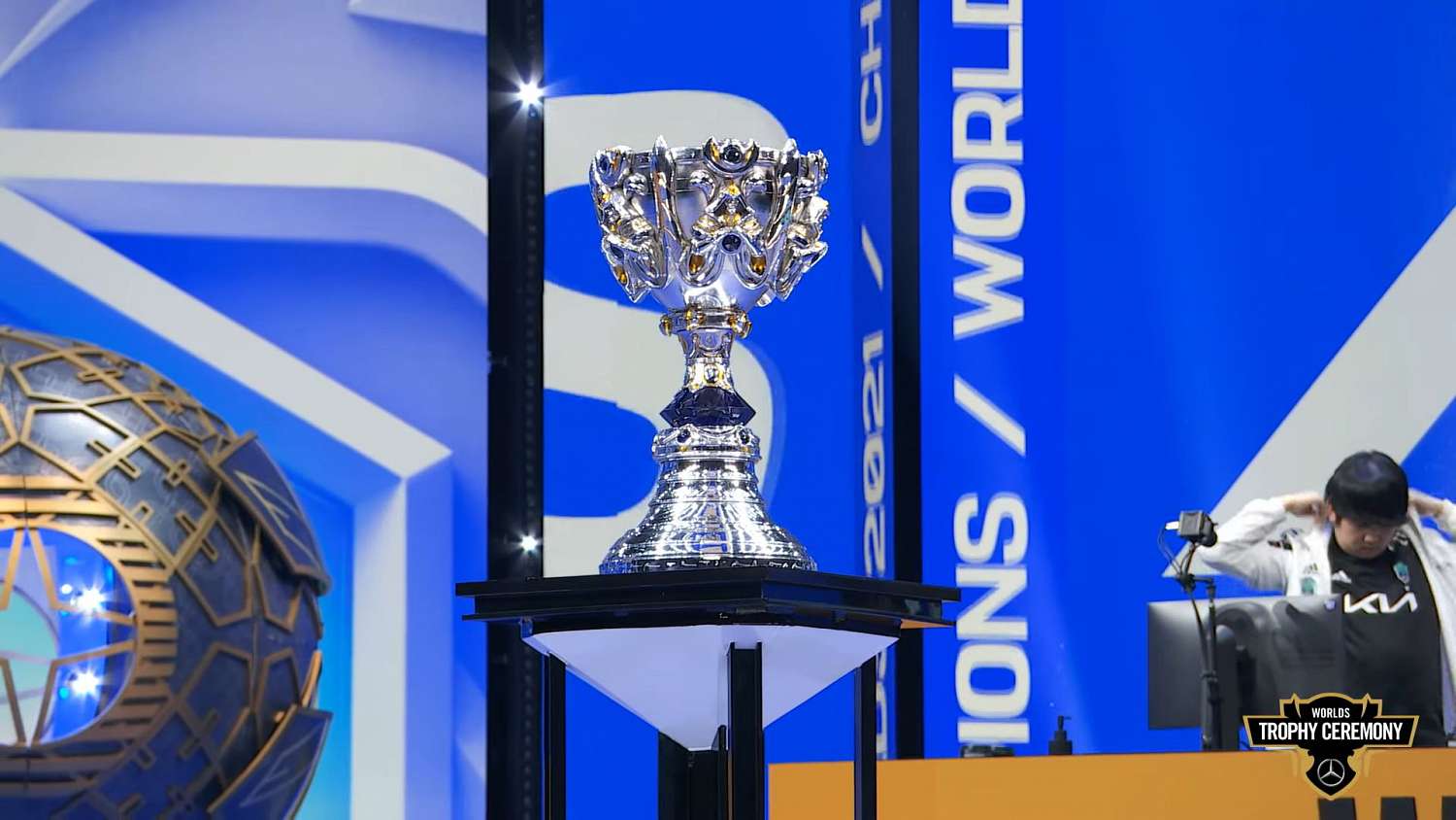 Vítězové Worlds pozvednou nad hlavu zcela nový Summoner's Cup