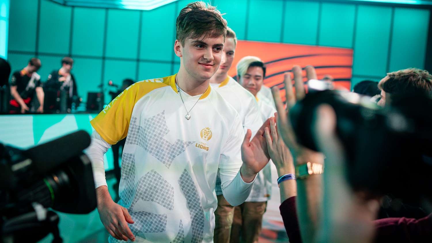 České duo z MAD Lions slaví postup na Worlds, Fnatic pokořili G2 Esports