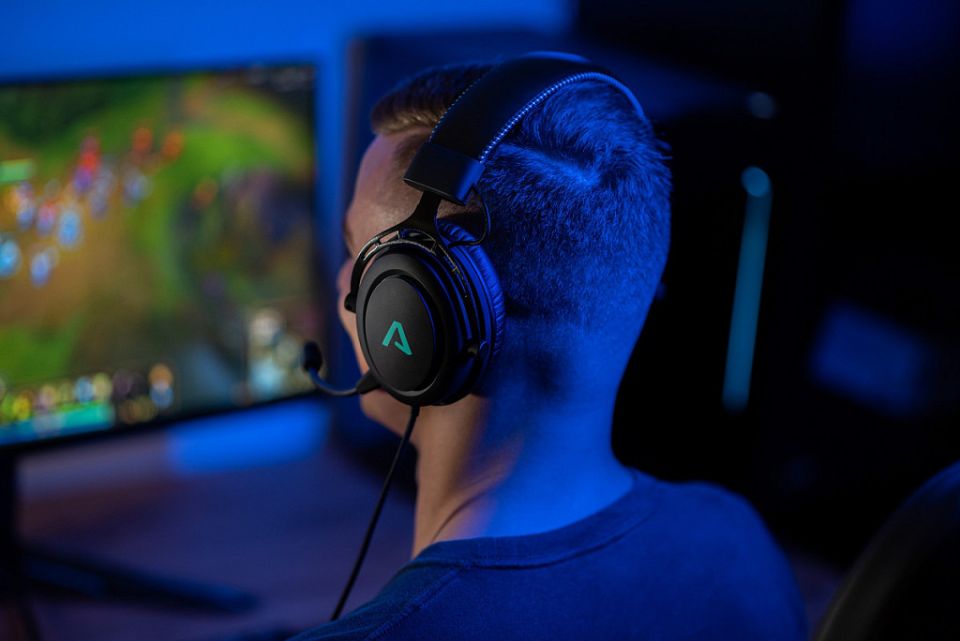 Všestranný headset LAMAX Heroes General1 zvládne i ty nejnáročnější questy