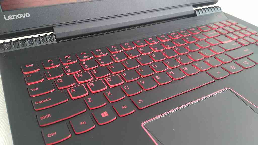 Lenovo Y520: herní legionář s podsvícenou klávesnicí