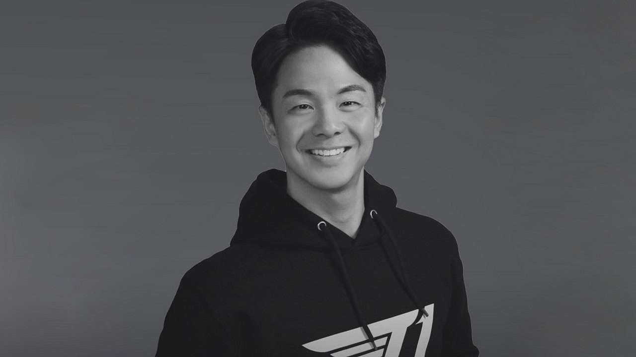 Další rána pro T1, zemřel ředitel John Kim