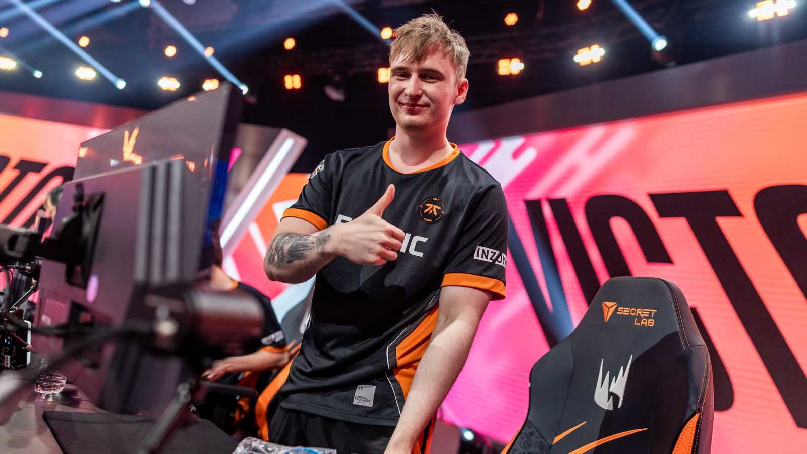 Fnatic po infarktovém závěru postupují do závěrečné části LEC