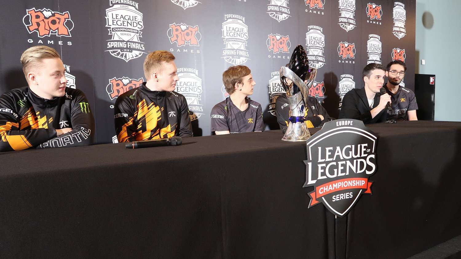 Tisková konference s vítězi EU LCS Fnatic