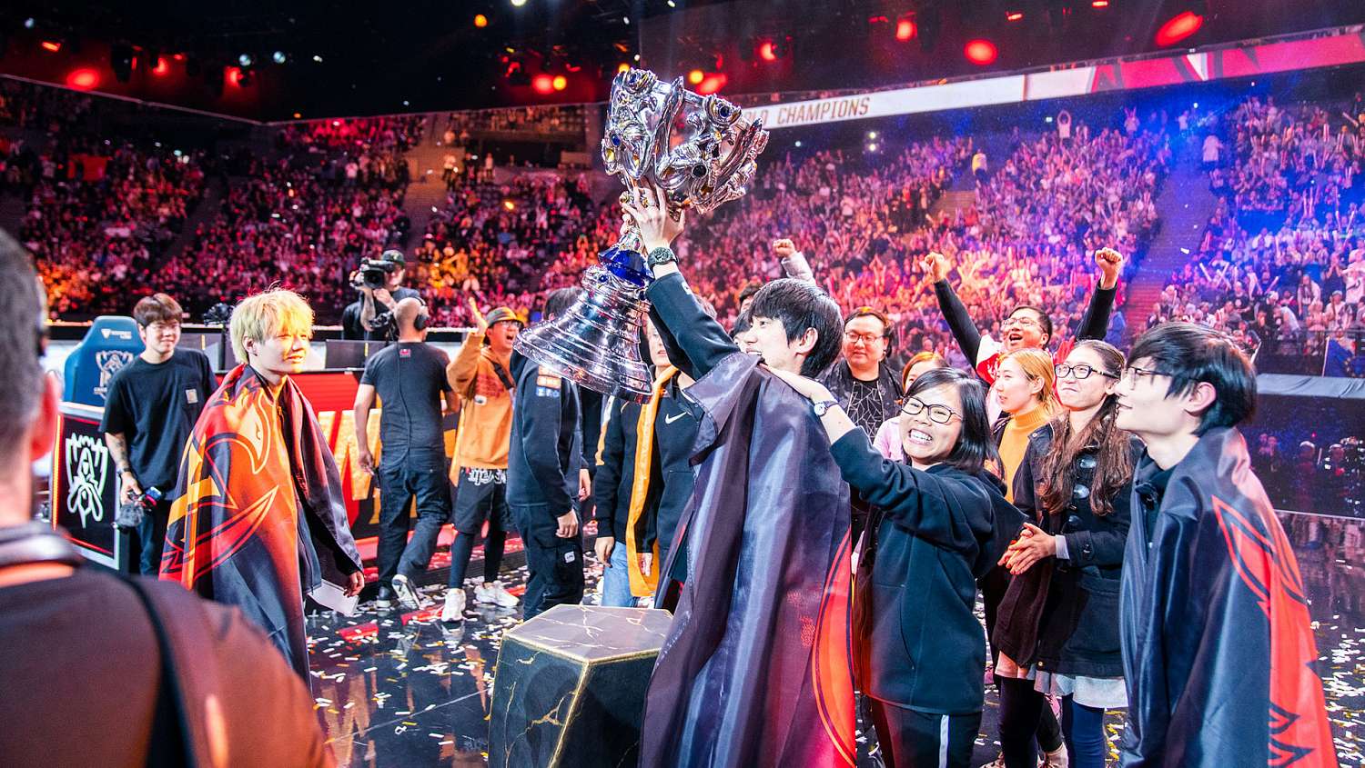 Doinb potvrdil na streamu skiny pro FunPlus Phoenix, vítěze Worlds 2019