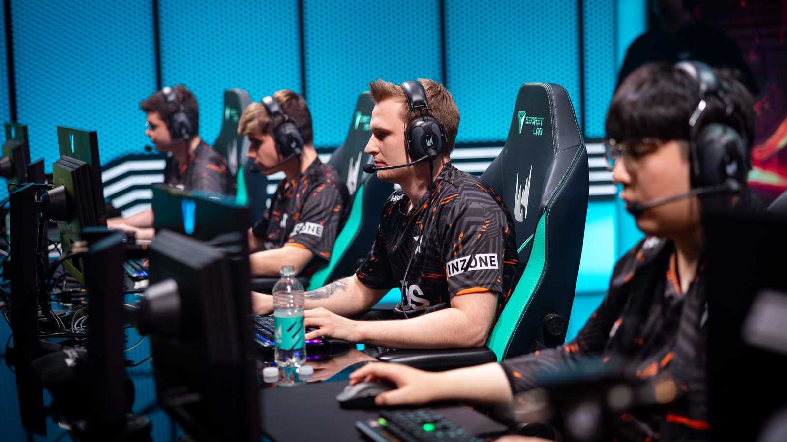 Heretics po prohře proti Fnatic končí sezónu 2023, NRG a EG vyhráli úvodní zápasy