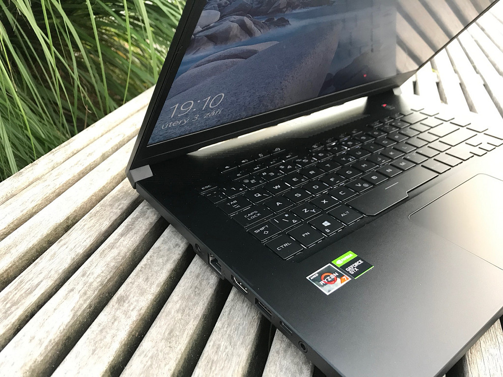 Test: Asus ROG Zephyrus G - kompaktní a výkonný herní stroj poháněný Ryzen a GeForce