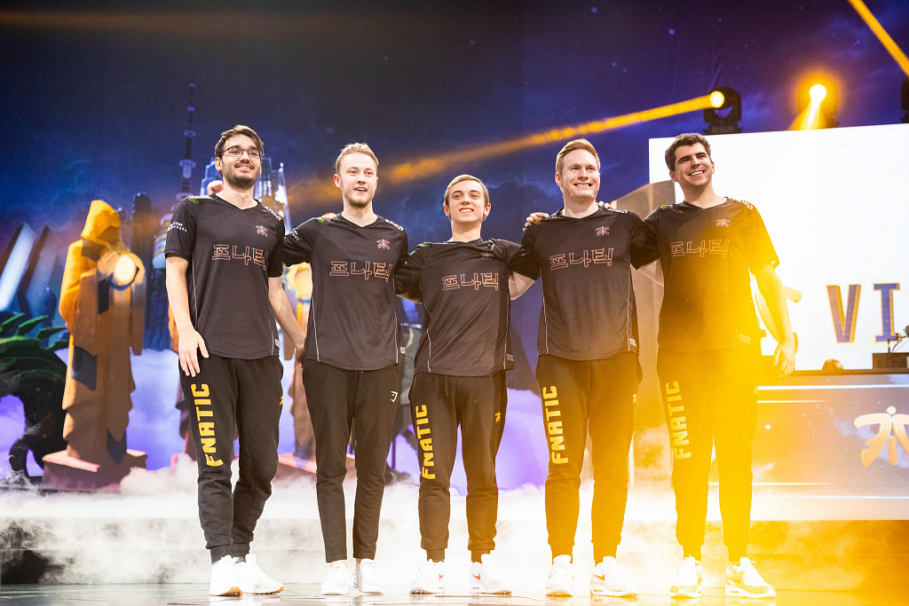 Finále Worlds 2018 - Fnatic nebo Invictus Gaming?