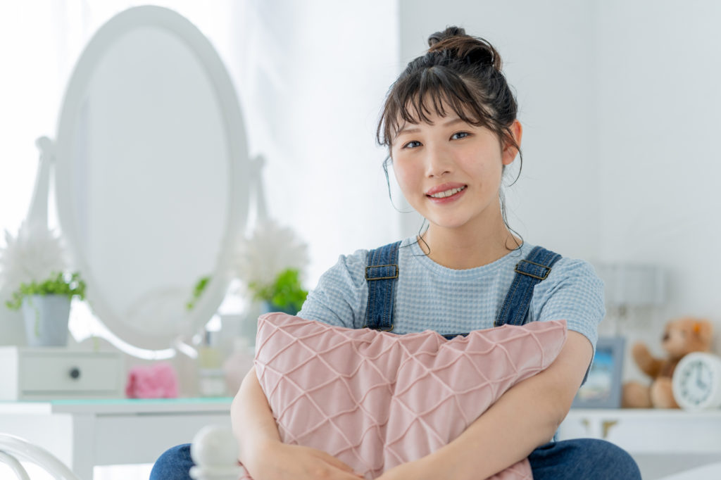 童顔に見える顔の特徴とは 童顔女子がモテる理由や童顔に見せるメイク法を紹介 コイパス By Omiai