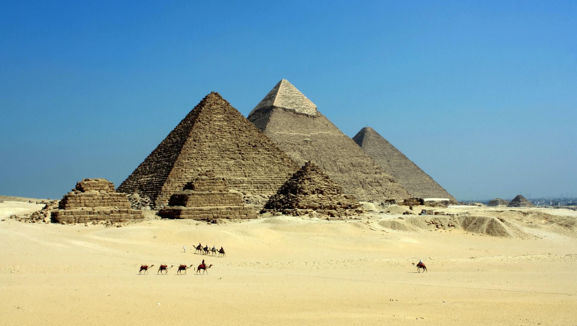 Explore Great Pyramids And Sphinx