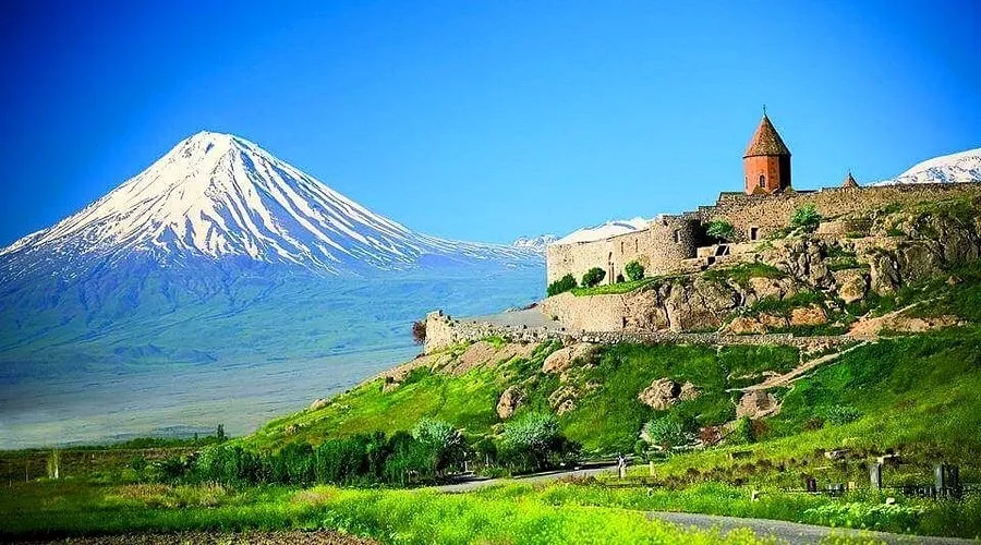 Experience Scenic Lakes & Mountain Landscapes
