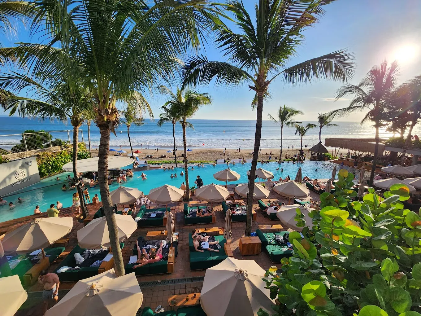 Beaches, Beach Clubs & Coastal Lifestyle