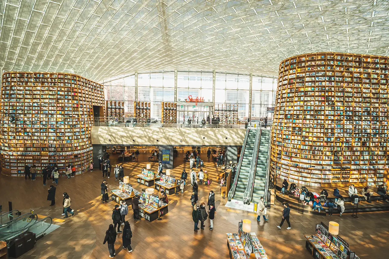 Urban Landmarks & City Attractions