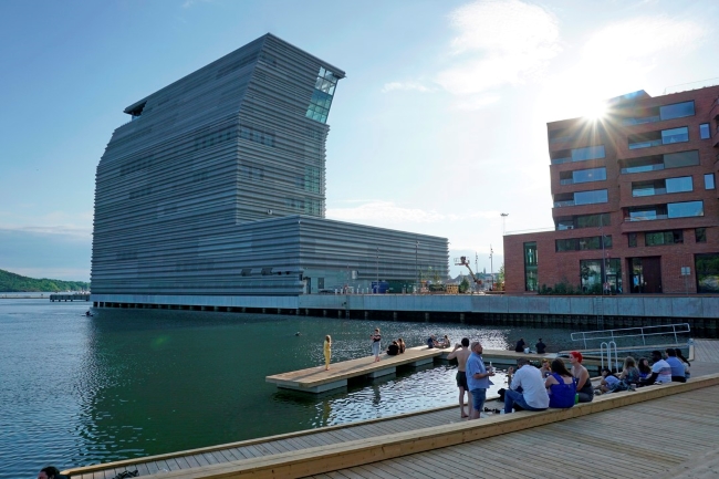 People enjoying Oslo's port district Bjørvika in the sun