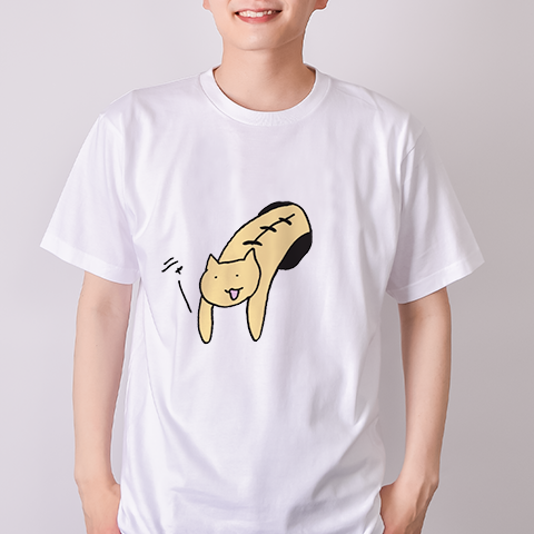 体を貫くネコTシャツ（&yen;3,717）