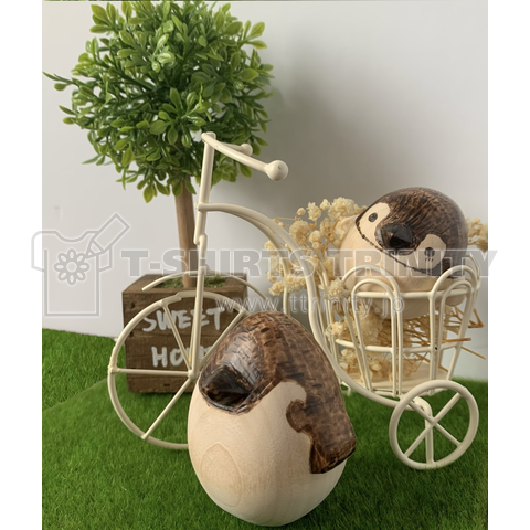 木彫りペンギンと自転車