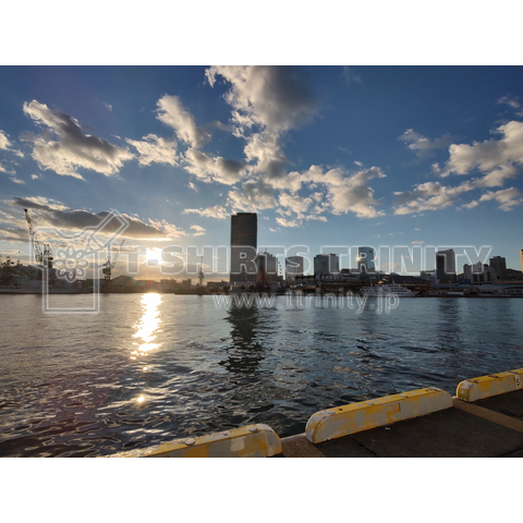 神戸港‐岸壁からの夕景