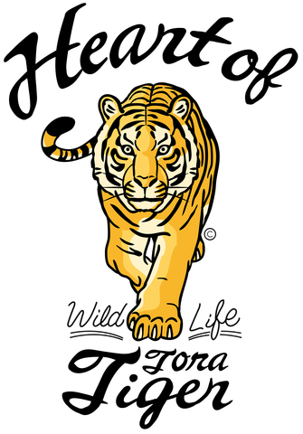 虎トラタイガー 歩く虎 とら 正面虎タイガー アニマル 動物 猛獣 猛虎 アイテム グッズ かわいい かっこいい 虎イラスト Tiger シンプル デザイン オリジナル 虎キチ Tシャツ デザインtシャツ通販 Tシャツトリニティ