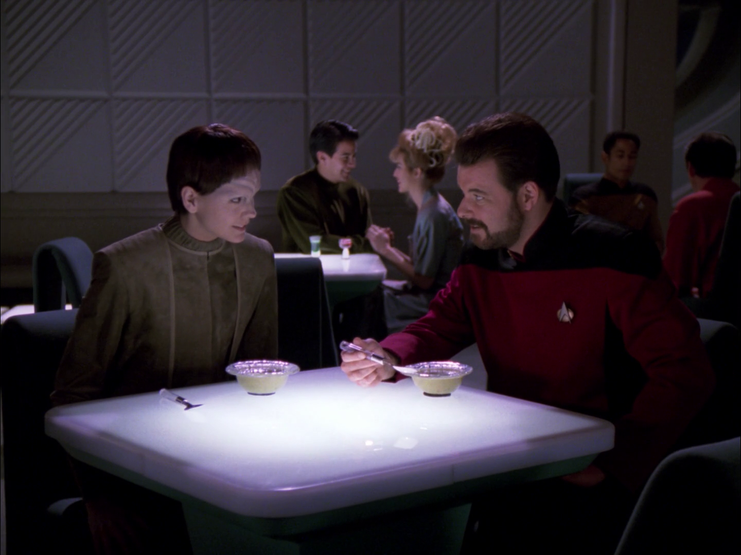 Trek TV Episode 212 - Star Trek: The Next Generation S05E17 - &quot;The Outcast&quot;