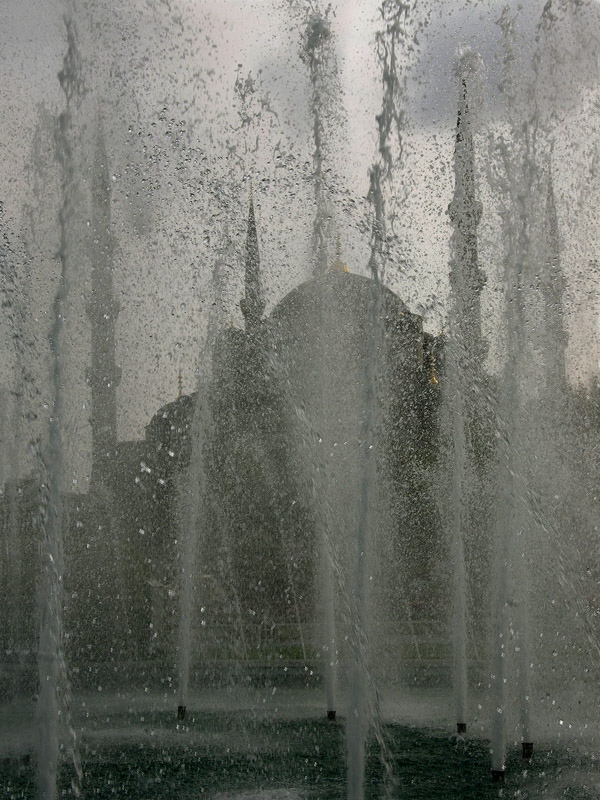 Blue Mosque behind the fountain